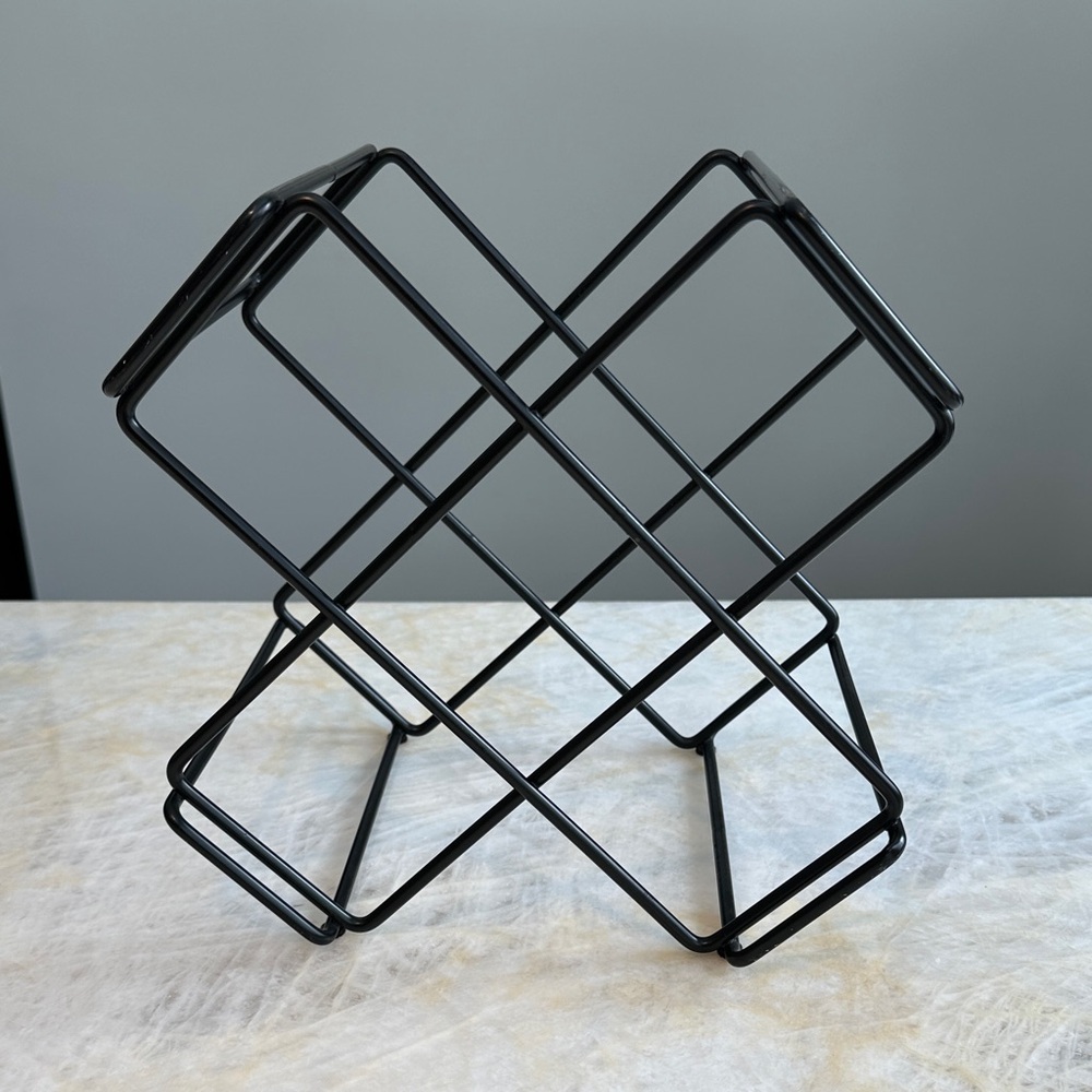 Black Metal Geometric Wine Rack